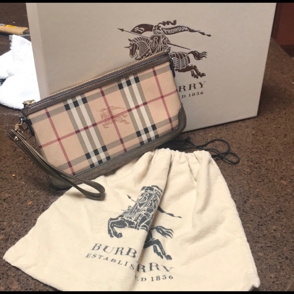 Burberry Peyton Wristlet
